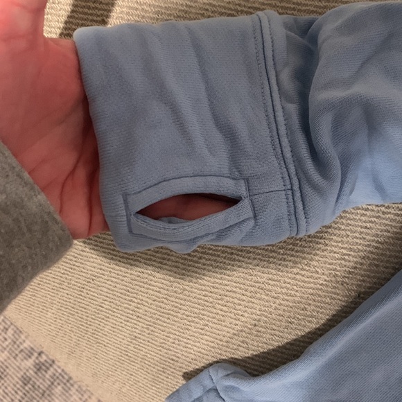 Vineyard Vines Light Blue Pull Over - SIZE SMALL! - Picture 4 of 5